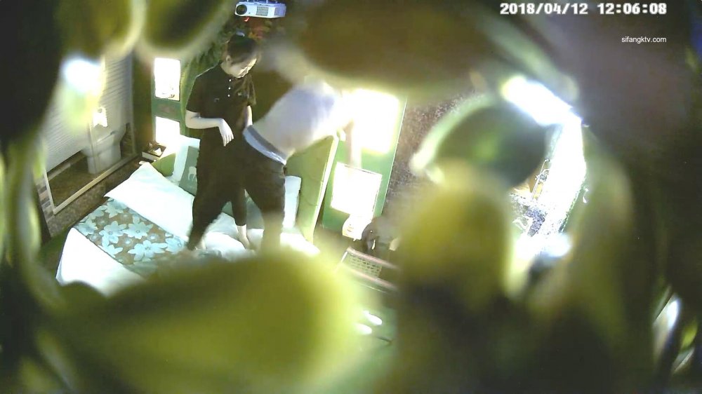 4-12經典酒店偷拍 清純學生妹嘴上說不要，內心已經很期待被男友操
