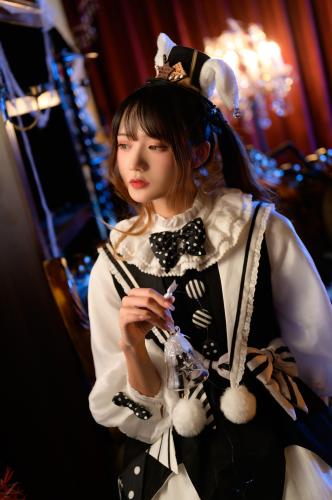 [Cosplay] Rabbit Zzz 兔子Zzz不吃胡萝卜 – Magical Girl Rabbit 魔法少女兔