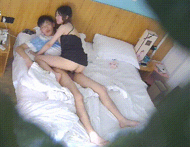 小哥酒店約炮美女校花換上情趣內衣各種姿勢啪啪