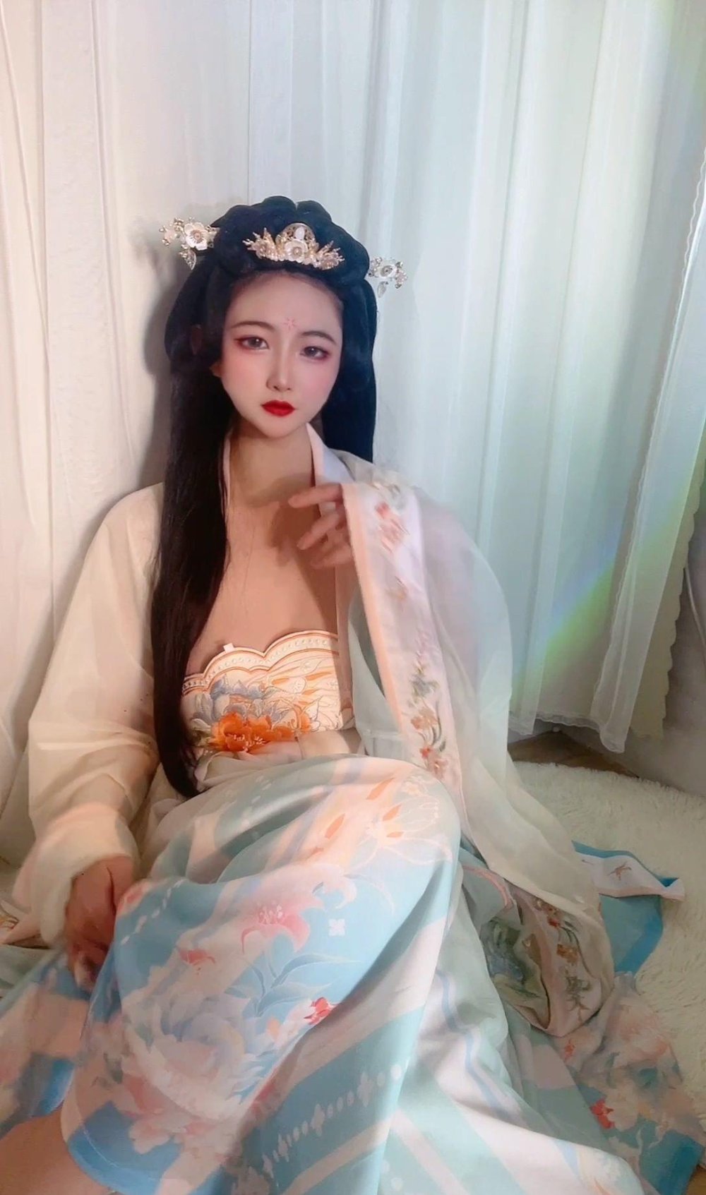 漢服嫩妹沒人陪只能一個人自慰[42P]