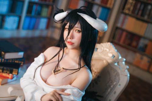 [Cosplay] Yuko Imoen 芋圆侑子 – Albedo Private Clothes 雅儿贝德私服