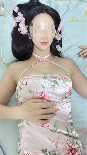 首發【會噴水的親姐姐】七夕新作！ 姐姐化身小廚娘，高挑的身姿 極品美腿絲襪，操這麼多次嫩穴，終於爆菊 雙洞絲滑交替插[MP4/410MB]