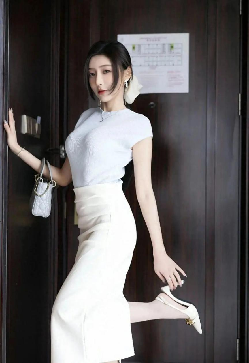 包臀裙美少婦凹凸身材[33P]