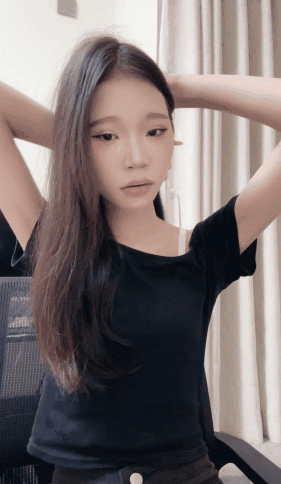 校花首次被干黑框眼鏡皮包骨校花約來大屌學長啪啪大秀~打樁機抽插清晰可見~足交幫擼淫叫連連