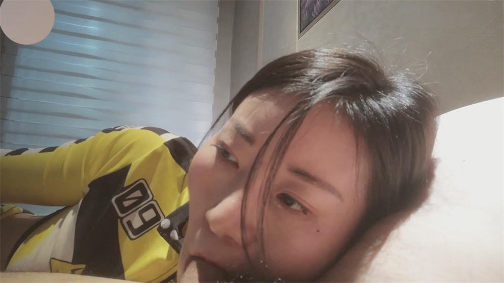 胖哥真實記錄約炮極品賽車服輕熟女 舔逼玩逼后穿著高跟鞋一頓猛操征服她