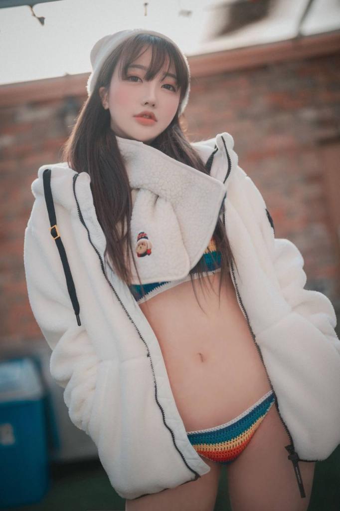 爆乳[24P]