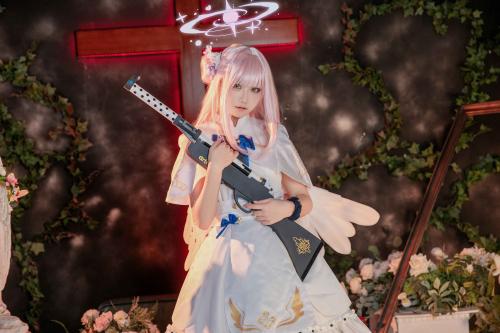 [Cosplay] lunananya 圣园未花 [24P-215MB]