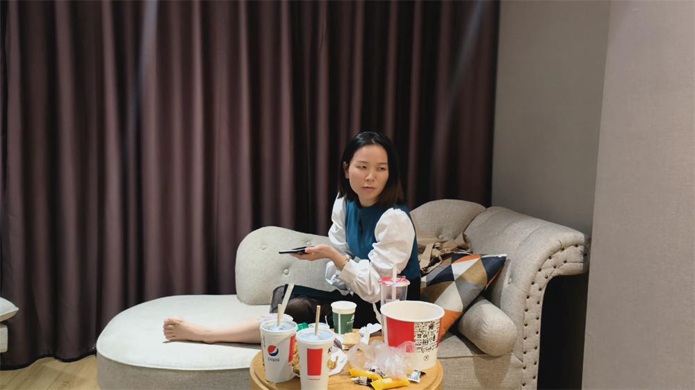 年輕精神小夥約操良家熟女 這年齡可以當他媽媽了還操得不亦樂乎