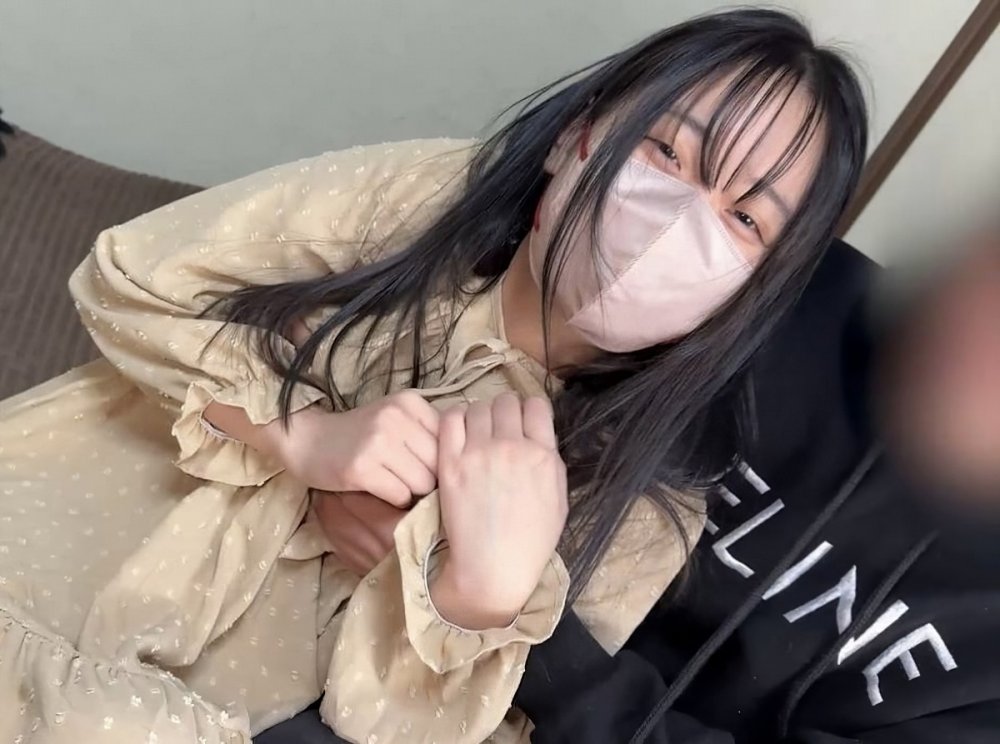 新FC2PPV 4670431 可愛的越南留學生被挑逗超敏感乳頭爽翻天