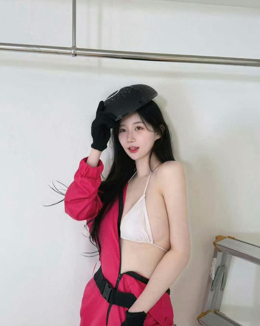 週五，大胸妹陪你消磨摸魚時光，晚上喝酒更舒坦[36P]