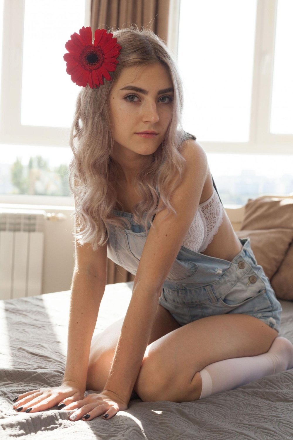 Eva Elfie [23P]