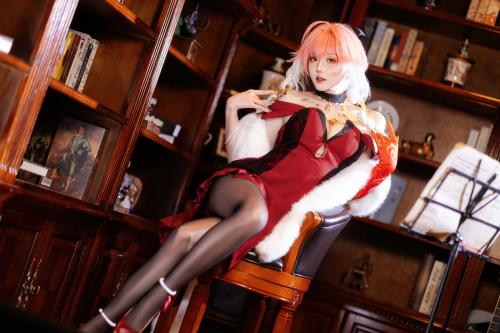 [Cosplay] 瓜希酱 鸣潮 长离必胜客 [18P-74MB]