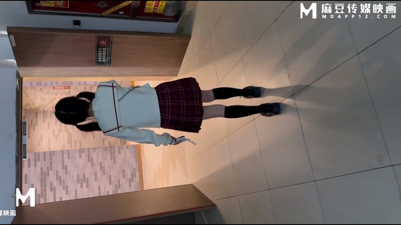 【高校美少女】小呂布極品反差JK蘿莉眼睛妹 真的很嫩 逛完商超帶回房間狂操 被肉棒制服癱軟了 只剩享受和呻吟