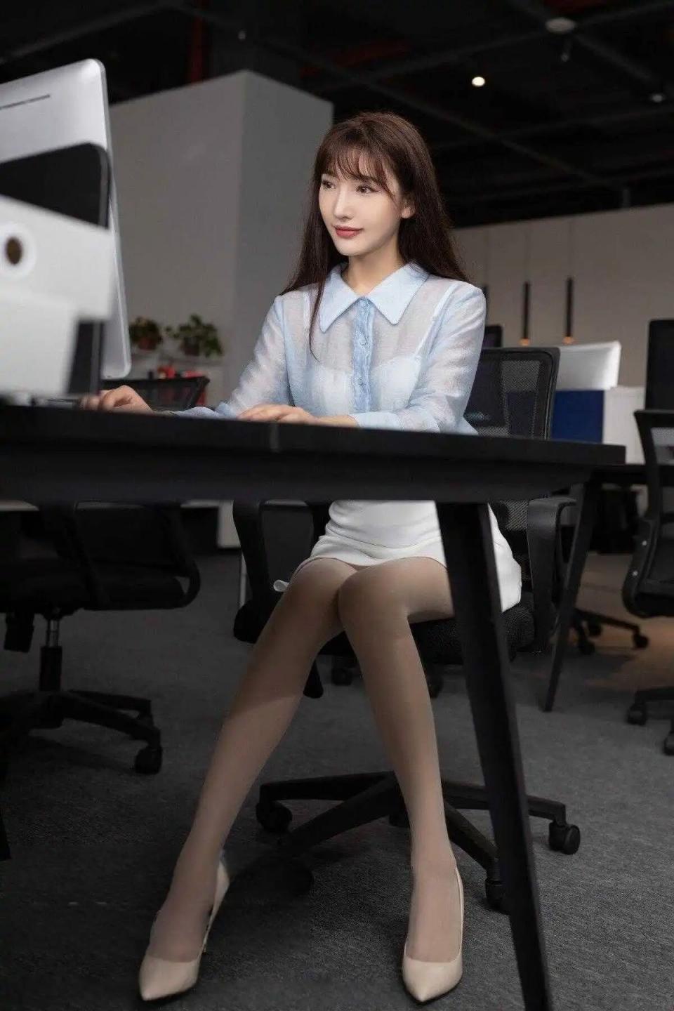 職業女性加班主題美腿寫真[36P]