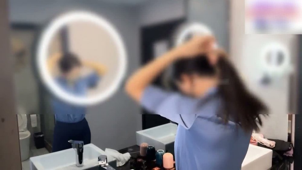 午休時間約公司女同事酒店開房 半推半就操完再去上班 看起來端莊 可一旦擊碎她們內心防線