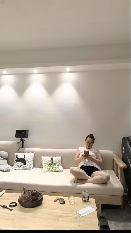 單位里退休乾媽來找我偷樂 如狼似虎的年紀 被舔到受不了一直淫叫 榨精注蕊爽翻了[MP4/1.68G]