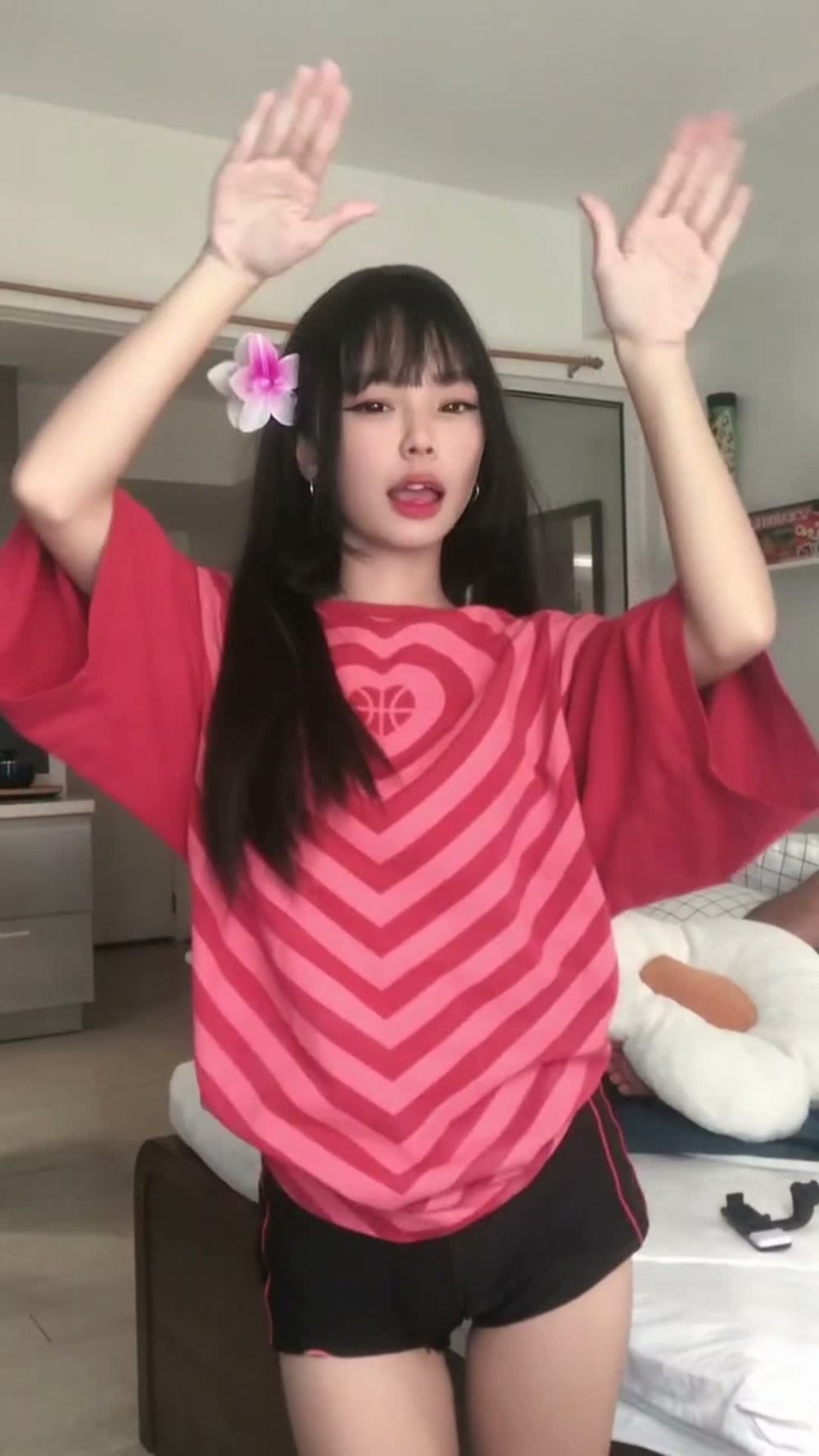 可欲可甜身材嬌小美眉露臉與男友做愛自拍，主打就是青春嫩嫩的