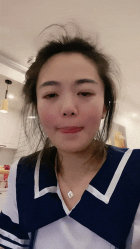 真實良家人妻，【欲求不滿小少婦】，兩口子家中做愛，素顏出鏡，反差感很強，無套啪啪，激情四射的一炮