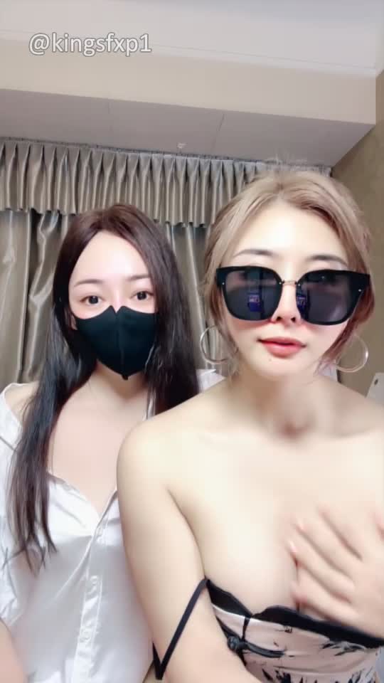 超級女神回歸了小雅寶貝明星級別天然巨乳 頂級身材 和閨蜜一起漏出自慰 奶子特好看