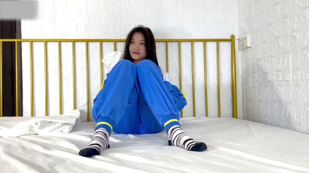 人體模特朵朵和安雅雙人校服調教啪啪大片