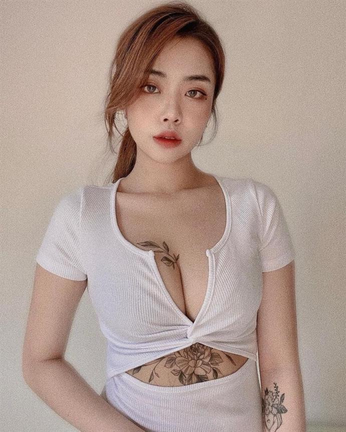 ins美女 - 馬來西亞文身正妹Elvaevac[29P]