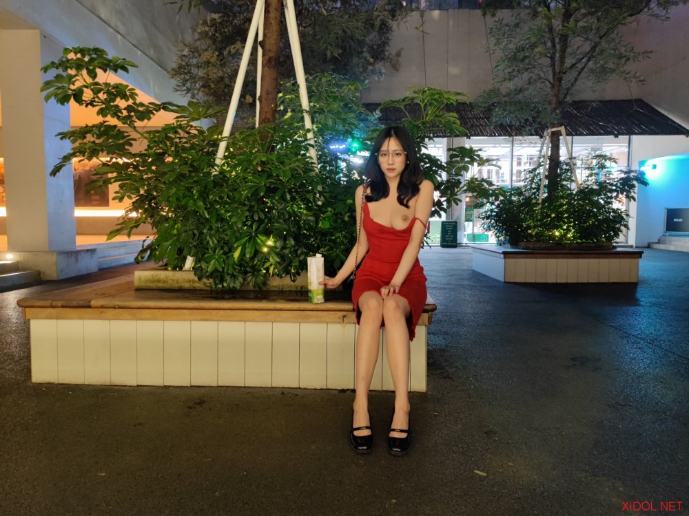 [Cosplay] Ceasonshot99 – 红色连衣裙