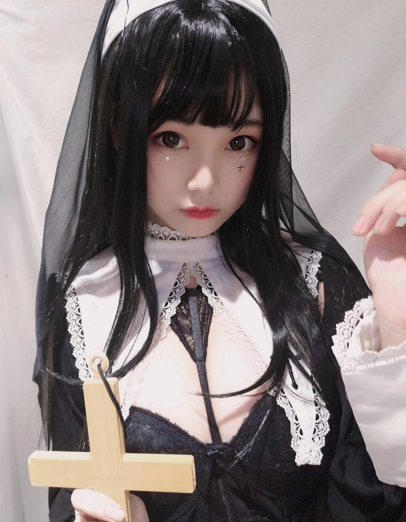 修女也瘋狂 [25P-52MB]