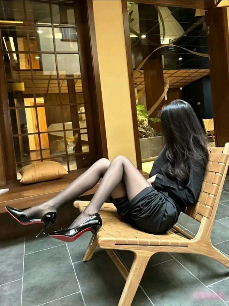 騷辣輕熟女的嫩穴 [22P]