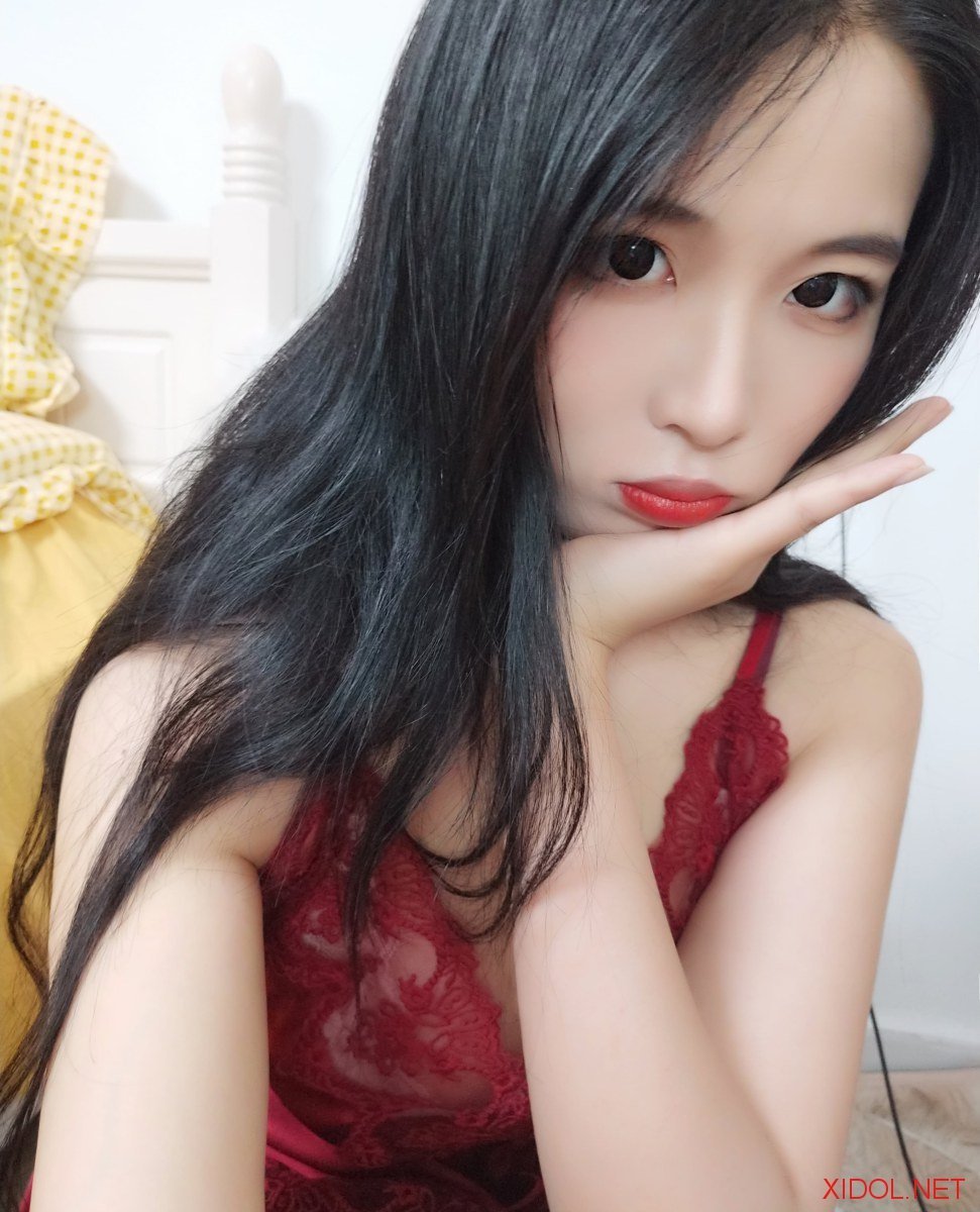 [Cosplay] 轩萧学姐 酒红色睡衣 [36P3V-209MB]