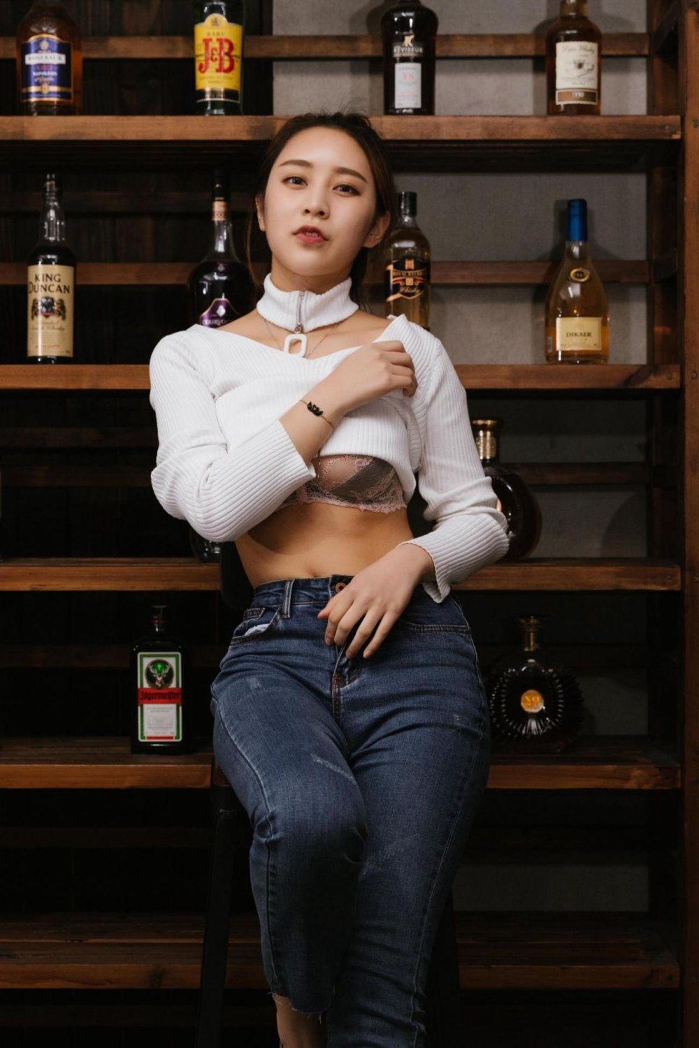 秀人網嫩模喬依琳表情很騷雙人秀性愛撫摸姿勢[30P]