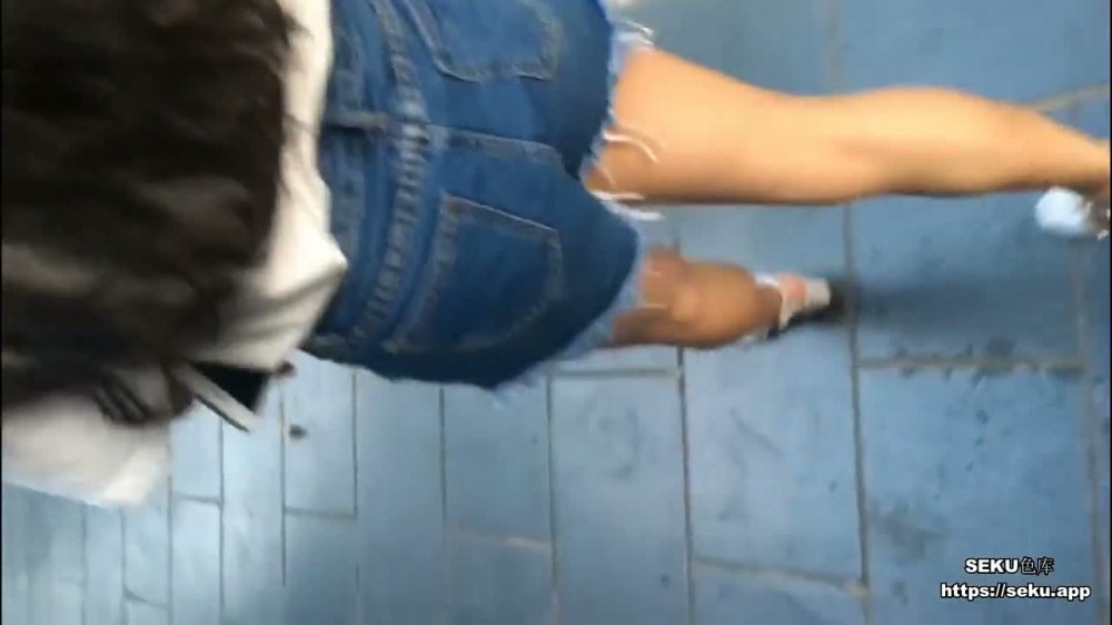 牛B大叔景區旅遊勾搭導遊妹子吃完飯旅館開房操的妹子直嗷嗷~1