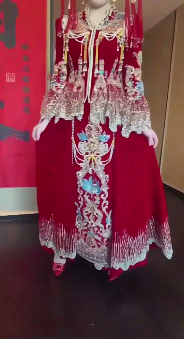 秀人網極品嬰兒肥嫩模蛋蛋寶內部內購超大尺度作品流出美豔小新娘，大方展示翹臀爆乳