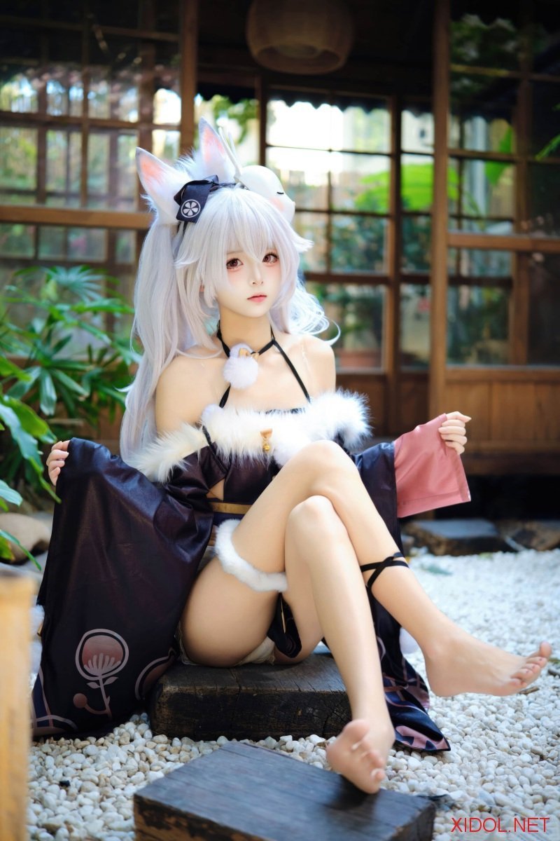 [Cosplay] 九柒喵 碧蓝航线 拉菲 兔兔城主的巡游间隙 [60P-707MB]