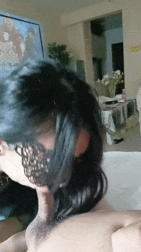 居家少婦寂寞難耐外人搞起了婚外情，舔得很賣力操的很起勁