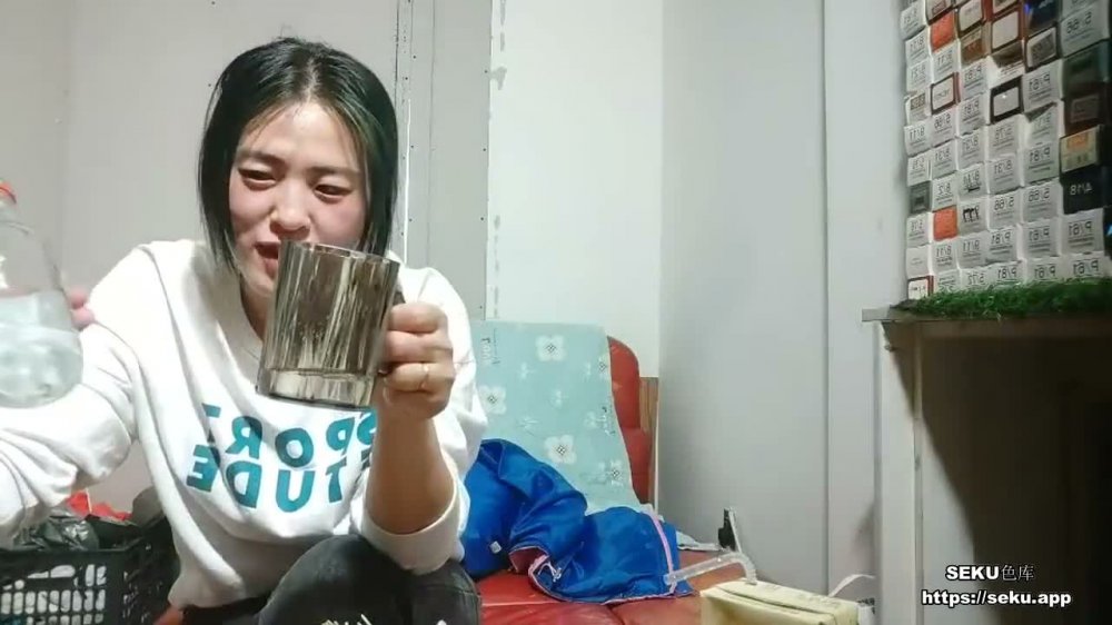 漂亮良家人妻 整慢點 我要走了我沒有喝多 你對我是虛情假意就是個替代品 白酒喝多了又哭又笑