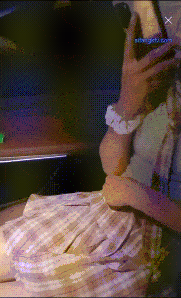 [猥褻的學妹] BMW哥哥抱出一名女學生，大雞巴插入無套內射