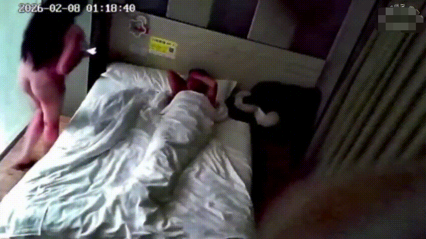 2-8 飯店隱藏攝影機頂級女友入住，高挑長腿，豐滿胸部和圓臀，烏黑長髮，滿滿的鄰居女孩特質，抬腿與激烈性愛