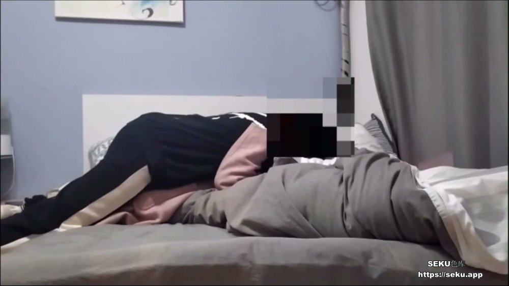 #强推「不，你的床單全是血，我是處女」，搭配刺激且引人入勝的對話，藉由看電影誘使一名無辜大學生到她家，強行剝奪她