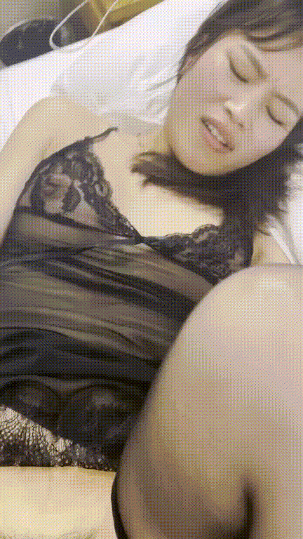 ⚫️ [原始相機洩漏] 迷人的已婚婦女在性愛中露臉，蕾絲透視黑絲襪被熱情舔舐，無套性愛以寫實為主題 [原始檔案無浮水印]（9V）