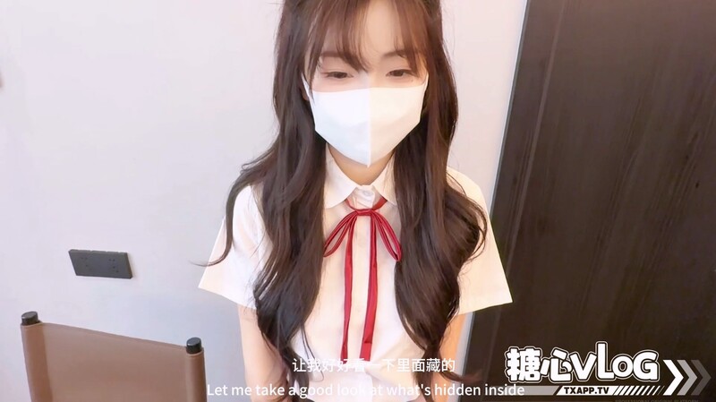 [美乳女孩] 子怡翹課，學弟羞愧地玩弄她那白皙無毛的陰部。陰莖用力推動，釋放白色液體，雙腿顫抖，她從後方進入，射精並內射