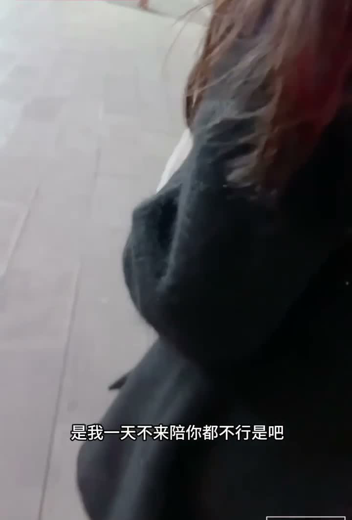 原版主人嫂嫂的祕密：嫂子想喝奶茶來勾搭姐夫，而她的丈夫其實在商場廁所瘋狂吸吮，激烈地做愛並在她那蕩蕩的陰道裡射內射