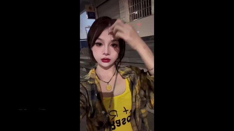 活潑的小妹妹，社會的姊姊，不過是床上的一匹兇猛坐騎，還被一個婊子操著她