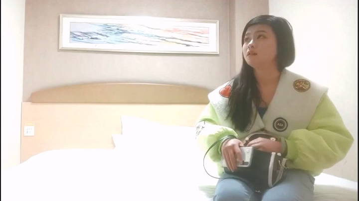 胖叔譚華江西出差飯店與一位好護士約會兼職陪侍女孩以各種姿勢操她