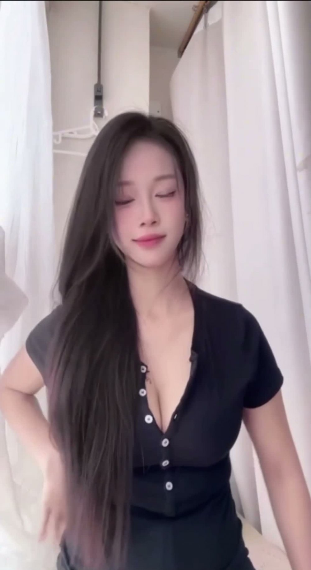 [MP4/238M] 一個真實的18歲蘿莉小羊，天然豐滿的胸部，豐滿的臀部，美麗的胸部，可愛又可愛！