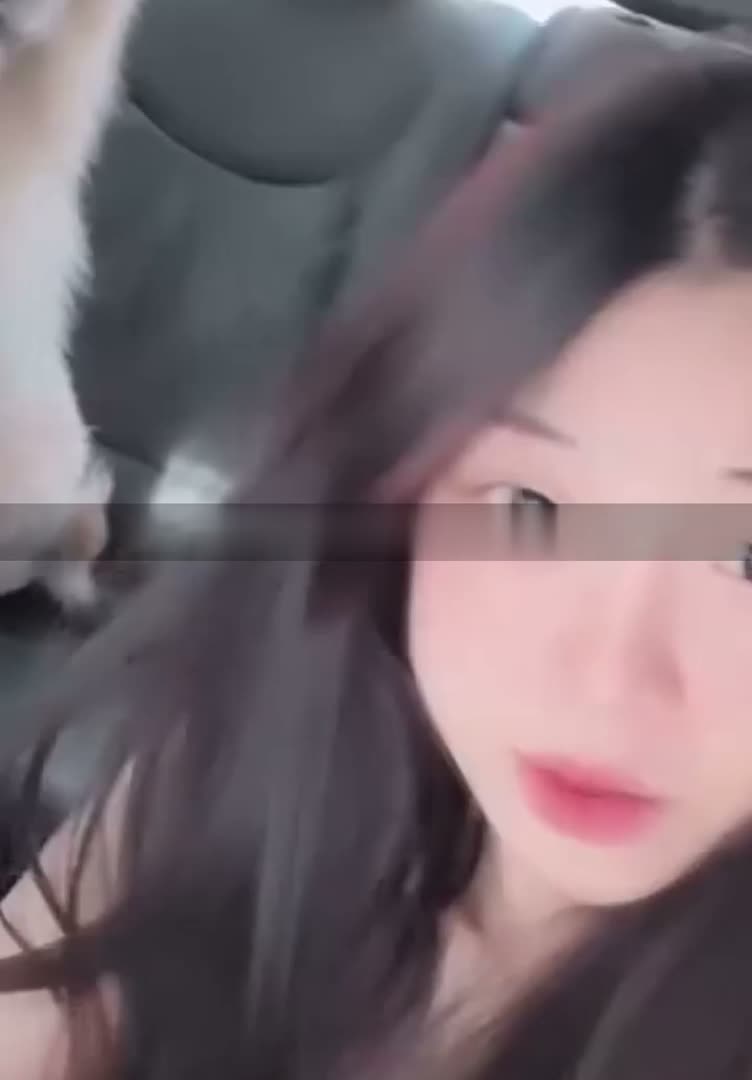 她在boyfriend_Showing臉部拍攝的頂級大眼睛beauty_Lemon_Exposed色情影片，並與她的好兄弟進行三人群交！
