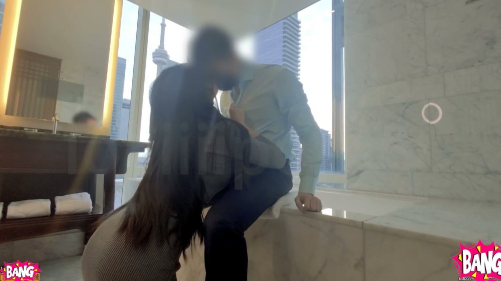 豪華套房約會公司執行女神，透明浴室後入式性愛