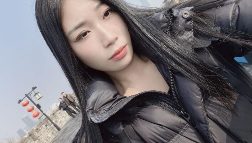 南京優雅已婚女子網路紅人戶外長髮純正街頭風格夜晚，夜晚在床上同時供應兩根頭髮，進行真實對話（51V）
