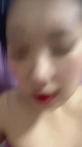 一對剛畢業的夫妻[08 Mimi]的日常生活，擁有驚艷的外貌、完美的臉部揭露、真實無美的濾鏡，以及強烈的高潮