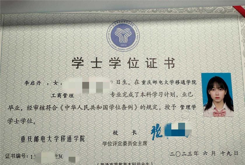 重慶郵電大學對比婊子【李啟丹】最新超昂貴私人團體洩密、密集訓練三人性行為與足部虐待SP崩潰（50V）【MP4/5800MB】