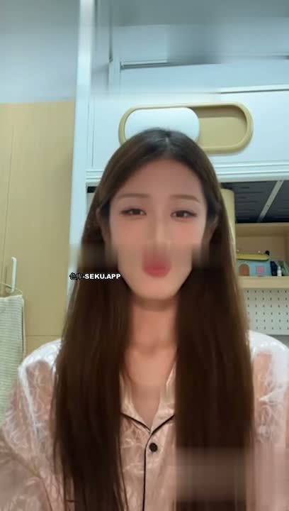 抖音和快手直播閃失收集：網路上最美的女神一閃即逝，挺翹的臀部和豐滿的胸部突然展現春天的美好時光